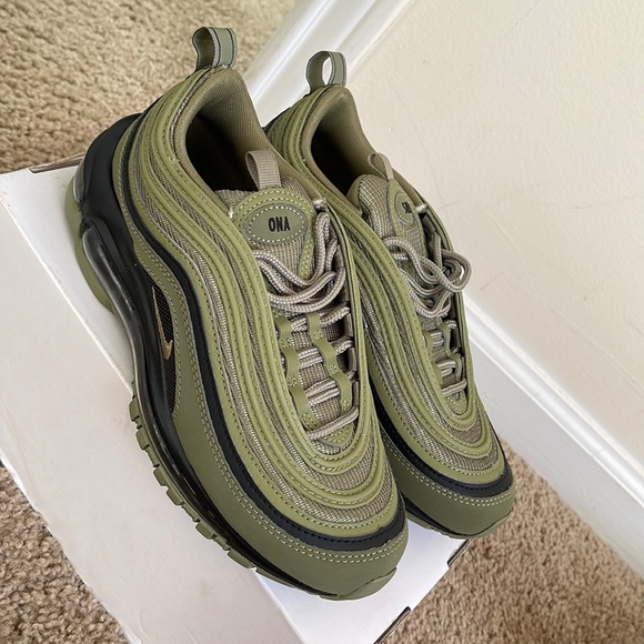 Nike Shoes - Nike women